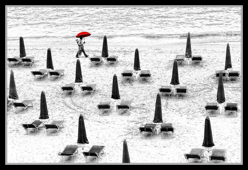 46 - umbrella on beach no 4 - JERLEMAR Nils-Erik - sweden.jpg